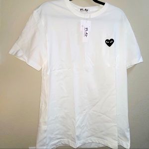T-shirt with black sewed logo